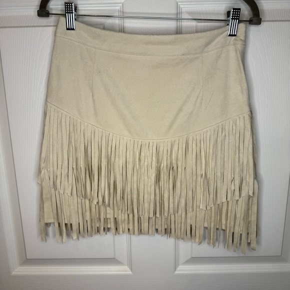 Sincerely Jules Cream Fringed Mini Skirt in Faux Suede Size Medium GUC - Picture 1 of 7